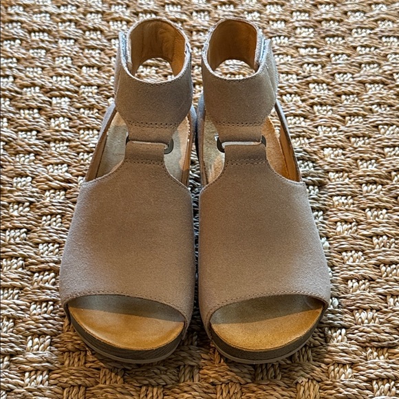 Dansko Taylin Nubuck Taupe Open-Toe Sandals - Picture 4 of 6